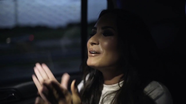 Demi_Lovato-_Simply_Complicated_-_Official_Documentary5Bvia_torchbrowser_com5D_mp4100288.jpg