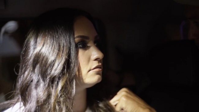 Demi_Lovato-_Simply_Complicated_-_Official_Documentary5Bvia_torchbrowser_com5D_mp4100425.jpg