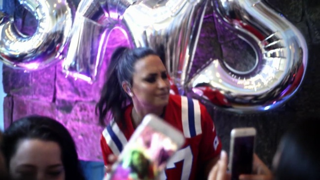Demi_Lovato-_Simply_Complicated_-_Official_Documentary5Bvia_torchbrowser_com5D_mp4101217.jpg