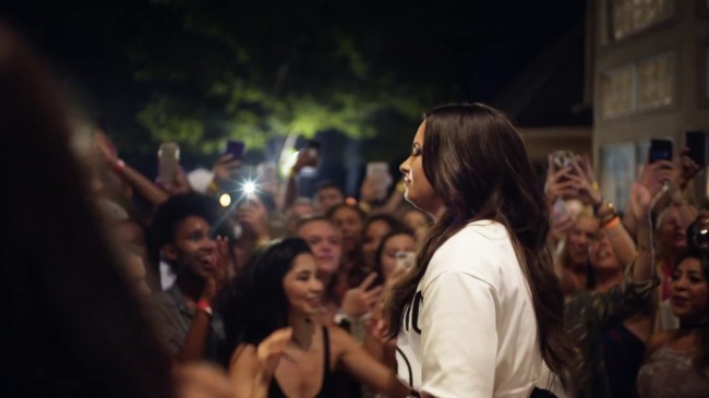Demi_Lovato-_Simply_Complicated_-_Official_Documentary5Bvia_torchbrowser_com5D_mp4101289.jpg