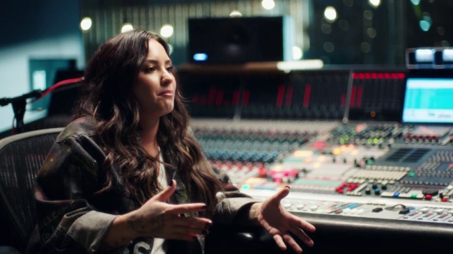 Demi_Lovato-_Simply_Complicated_-_Official_Documentary5Bvia_torchbrowser_com5D_mp4101408.jpg