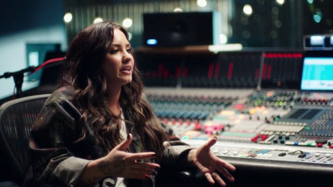 Demi_Lovato-_Simply_Complicated_-_Official_Documentary5Bvia_torchbrowser_com5D_mp4101416.jpg