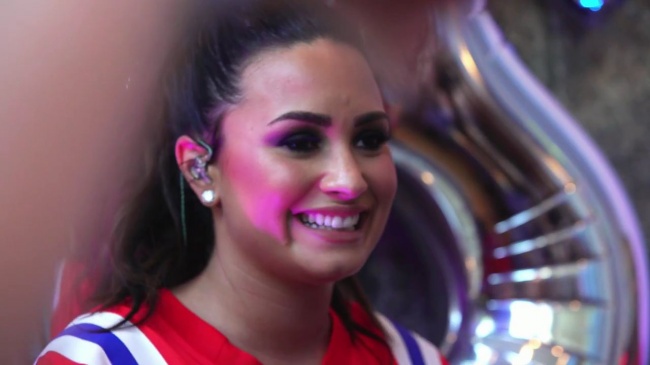 Demi_Lovato-_Simply_Complicated_-_Official_Documentary5Bvia_torchbrowser_com5D_mp4101424.jpg
