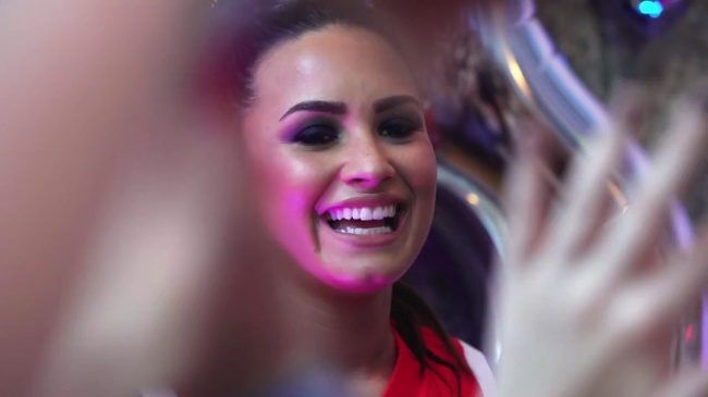 Demi_Lovato-_Simply_Complicated_-_Official_Documentary5Bvia_torchbrowser_com5D_mp4101441.jpg