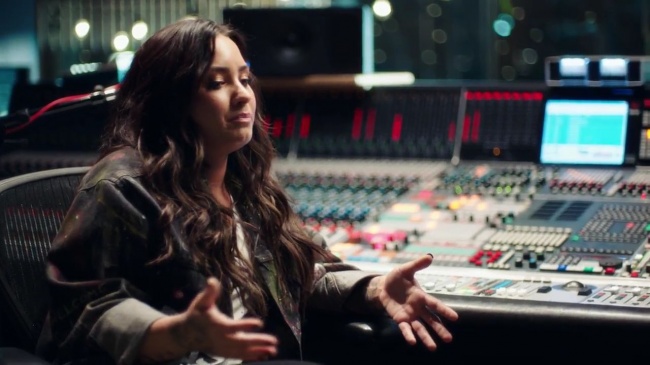 Demi_Lovato-_Simply_Complicated_-_Official_Documentary5Bvia_torchbrowser_com5D_mp4101537.jpg