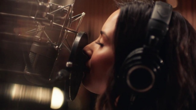 Demi_Lovato-_Simply_Complicated_-_Official_Documentary5Bvia_torchbrowser_com5D_mp4102568.jpg