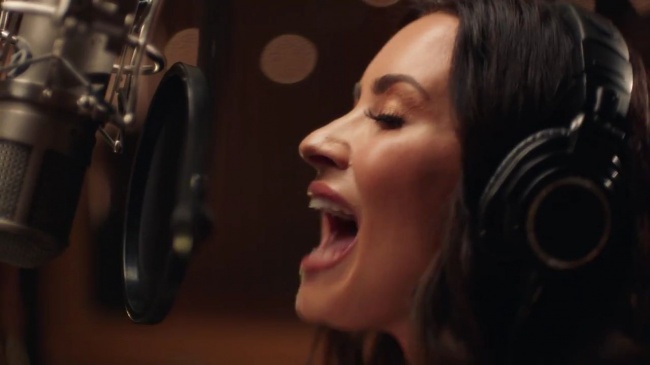 Demi_Lovato-_Simply_Complicated_-_Official_Documentary5Bvia_torchbrowser_com5D_mp4103608.jpg