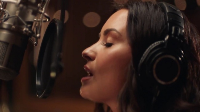 Demi_Lovato-_Simply_Complicated_-_Official_Documentary5Bvia_torchbrowser_com5D_mp4103633.jpg
