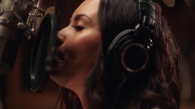 Demi_Lovato-_Simply_Complicated_-_Official_Documentary5Bvia_torchbrowser_com5D_mp4103672.jpg