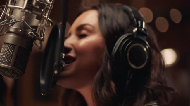 Demi_Lovato-_Simply_Complicated_-_Official_Documentary5Bvia_torchbrowser_com5D_mp4103736.jpg