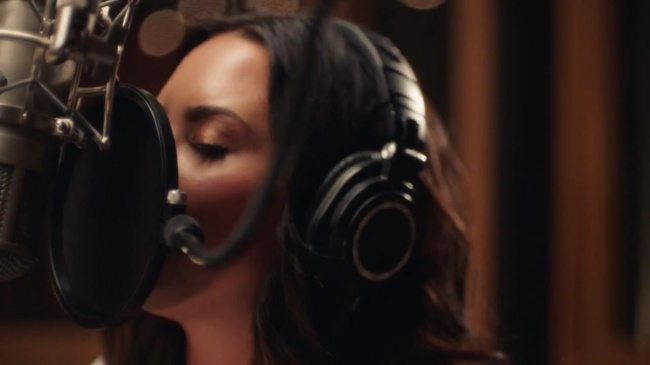 Demi_Lovato-_Simply_Complicated_-_Official_Documentary5Bvia_torchbrowser_com5D_mp4104112.jpg