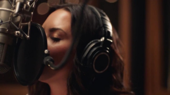 Demi_Lovato-_Simply_Complicated_-_Official_Documentary5Bvia_torchbrowser_com5D_mp4104113.jpg