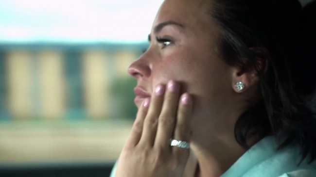 Demi_Lovato-_Simply_Complicated_-_Official_Documentary5Bvia_torchbrowser_com5D_mp4104848.jpg