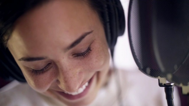 Demi_Lovato-_Simply_Complicated_-_Official_Documentary5Bvia_torchbrowser_com5D_mp4105064.jpg