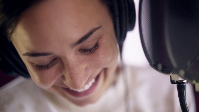 Demi_Lovato-_Simply_Complicated_-_Official_Documentary5Bvia_torchbrowser_com5D_mp4105072.jpg