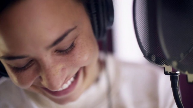 Demi_Lovato-_Simply_Complicated_-_Official_Documentary5Bvia_torchbrowser_com5D_mp4105081.jpg