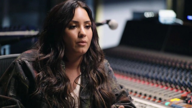Demi_Lovato-_Simply_Complicated_-_Official_Documentary5Bvia_torchbrowser_com5D_mp4105561.jpg