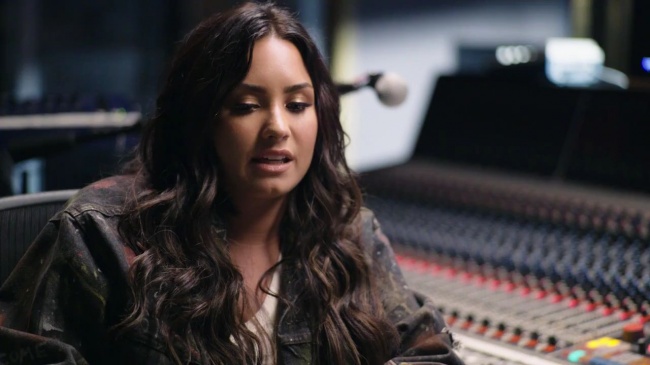Demi_Lovato-_Simply_Complicated_-_Official_Documentary5Bvia_torchbrowser_com5D_mp4105680.jpg