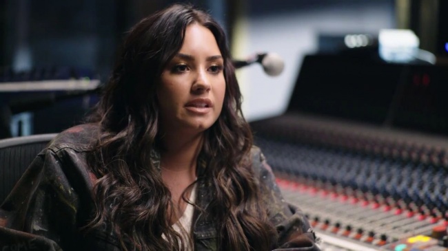Demi_Lovato-_Simply_Complicated_-_Official_Documentary5Bvia_torchbrowser_com5D_mp4105713.jpg