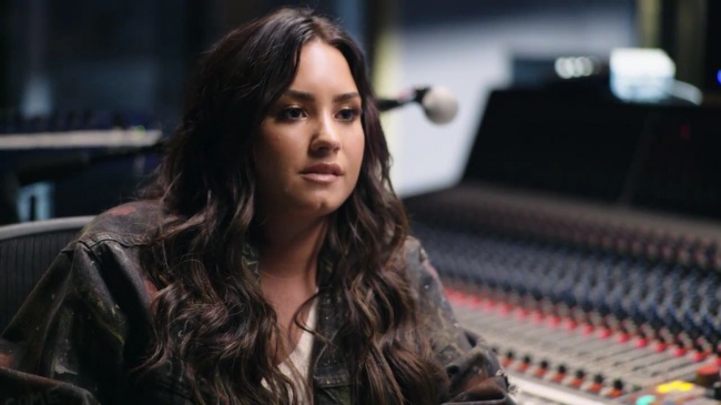 Demi_Lovato-_Simply_Complicated_-_Official_Documentary5Bvia_torchbrowser_com5D_mp4105720.jpg