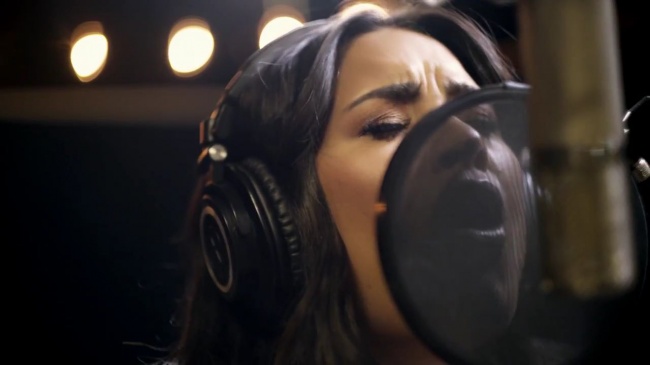 Demi_Lovato-_Simply_Complicated_-_Official_Documentary5Bvia_torchbrowser_com5D_mp4106745.jpg