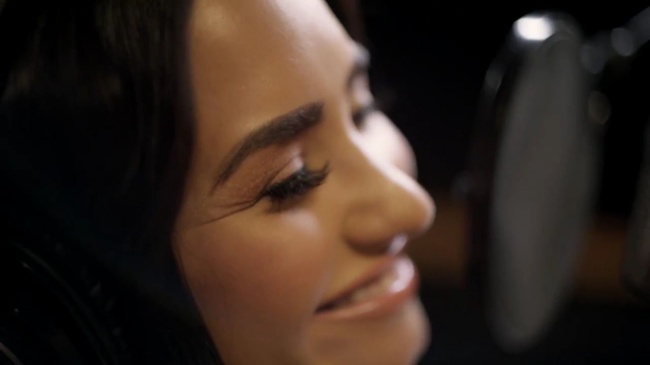 Demi_Lovato-_Simply_Complicated_-_Official_Documentary5Bvia_torchbrowser_com5D_mp4106800.jpg