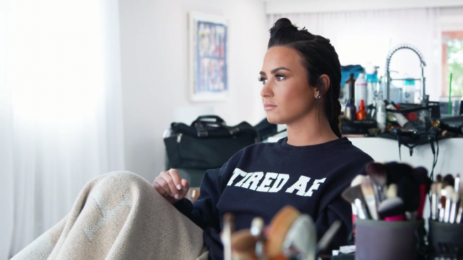 Demi_Lovato-_Simply_Complicated_-_Official_Documentary5Bvia_torchbrowser_com5D_mp41197.png