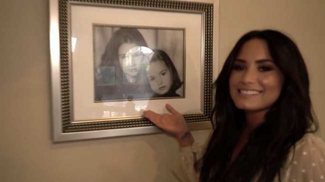 Demi_Lovato-_Simply_Complicated_-_Official_Documentary5Bvia_torchbrowser_com5D_mp413485.jpg