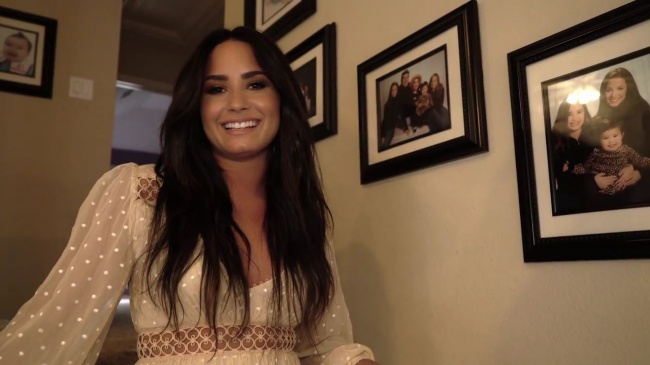 Demi_Lovato-_Simply_Complicated_-_Official_Documentary5Bvia_torchbrowser_com5D_mp413805.jpg