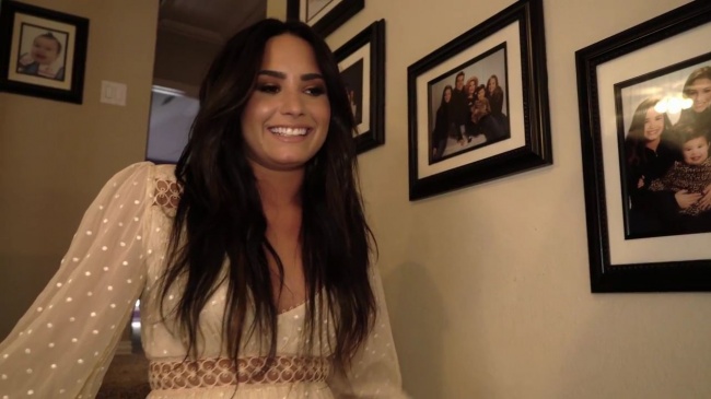 Demi_Lovato-_Simply_Complicated_-_Official_Documentary5Bvia_torchbrowser_com5D_mp413837.jpg