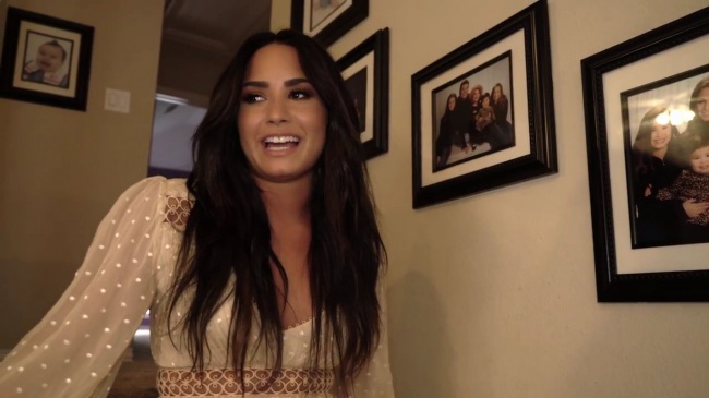 Demi_Lovato-_Simply_Complicated_-_Official_Documentary5Bvia_torchbrowser_com5D_mp413862.jpg