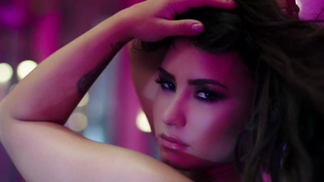 Demi_Lovato-_Simply_Complicated_-_Official_Documentary5Bvia_torchbrowser_com5D_mp41445.png
