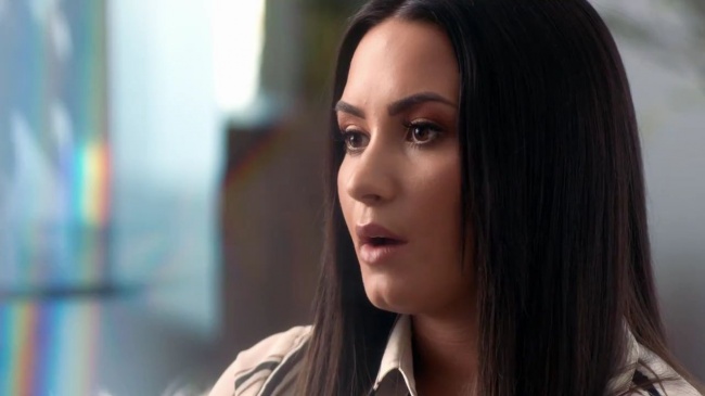 Demi_Lovato-_Simply_Complicated_-_Official_Documentary5Bvia_torchbrowser_com5D_mp429603.jpg