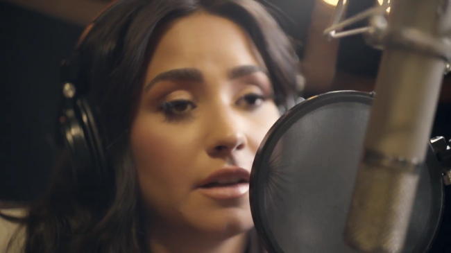 Demi_Lovato-_Simply_Complicated_-_Official_Documentary5Bvia_torchbrowser_com5D_mp43029.png