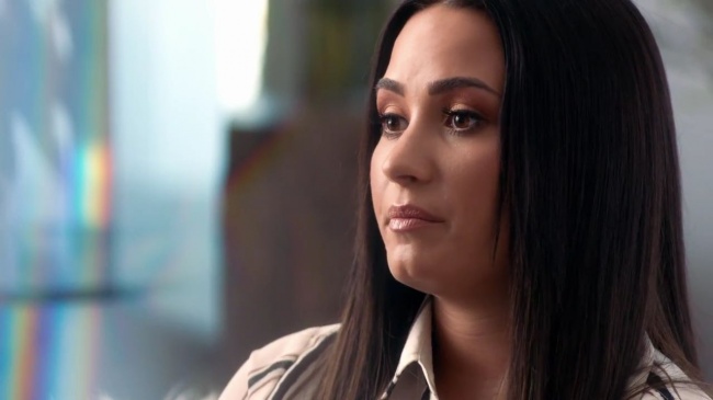Demi_Lovato-_Simply_Complicated_-_Official_Documentary5Bvia_torchbrowser_com5D_mp430291.jpg