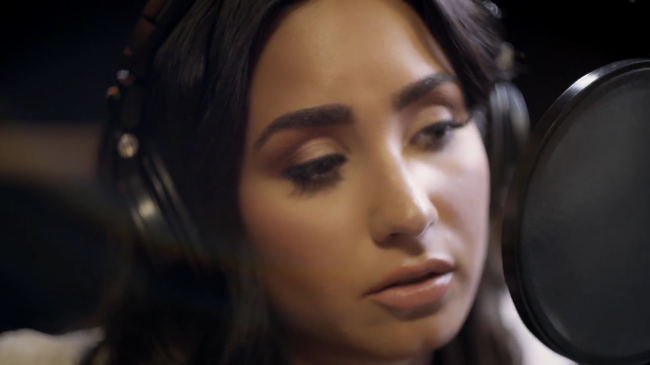 Demi_Lovato-_Simply_Complicated_-_Official_Documentary5Bvia_torchbrowser_com5D_mp43414.png