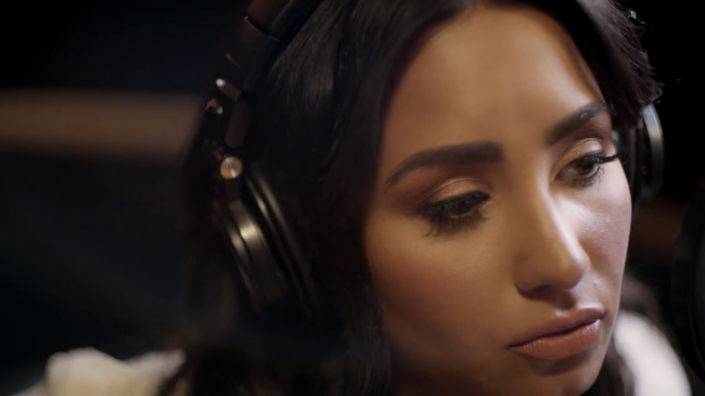 Demi_Lovato-_Simply_Complicated_-_Official_Documentary5Bvia_torchbrowser_com5D_mp43510.png