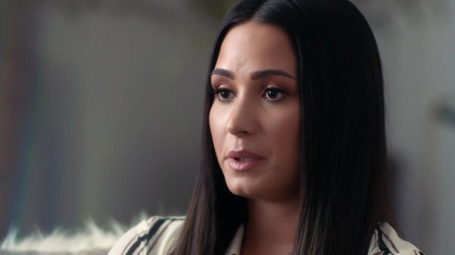 Demi_Lovato-_Simply_Complicated_-_Official_Documentary5Bvia_torchbrowser_com5D_mp436354~0.jpg