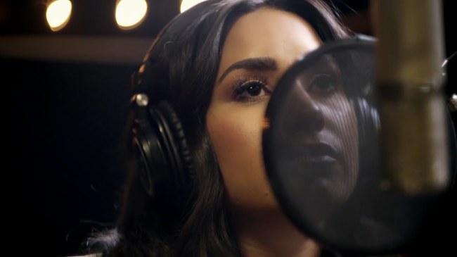 Demi_Lovato-_Simply_Complicated_-_Official_Documentary5Bvia_torchbrowser_com5D_mp44813.png
