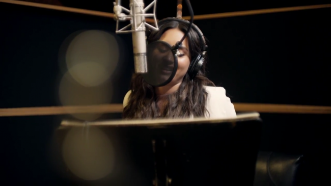 Demi_Lovato-_Simply_Complicated_-_Official_Documentary5Bvia_torchbrowser_com5D_mp45325.png