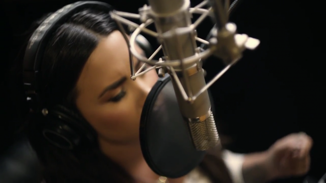 Demi_Lovato-_Simply_Complicated_-_Official_Documentary5Bvia_torchbrowser_com5D_mp46477.png