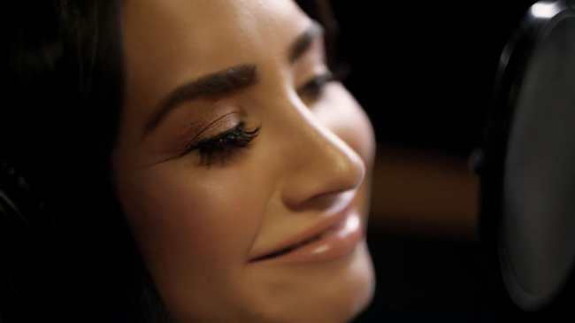 Demi_Lovato-_Simply_Complicated_-_Official_Documentary5Bvia_torchbrowser_com5D_mp46765.png