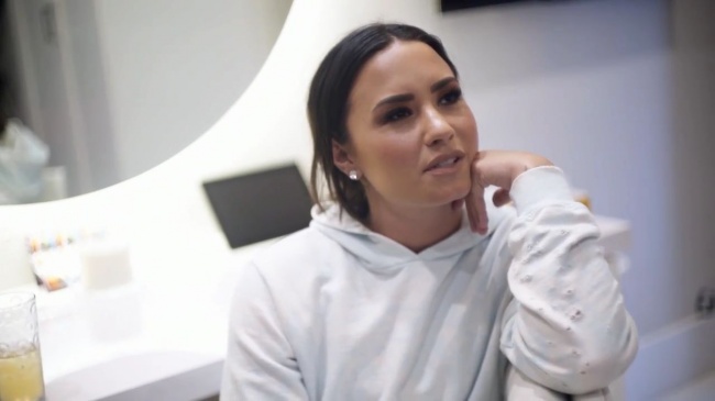 Demi_Lovato-_Simply_Complicated_-_Official_Documentary5Bvia_torchbrowser_com5D_mp476576.jpg