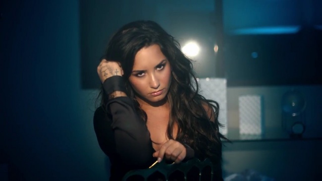 Demi_Lovato-_Simply_Complicated_-_Official_Documentary5Bvia_torchbrowser_com5D_mp478624.jpg