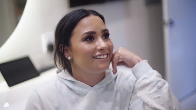 Demi_Lovato-_Simply_Complicated_-_Official_Documentary5Bvia_torchbrowser_com5D_mp479425.jpg