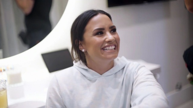 Demi_Lovato-_Simply_Complicated_-_Official_Documentary5Bvia_torchbrowser_com5D_mp479584.jpg