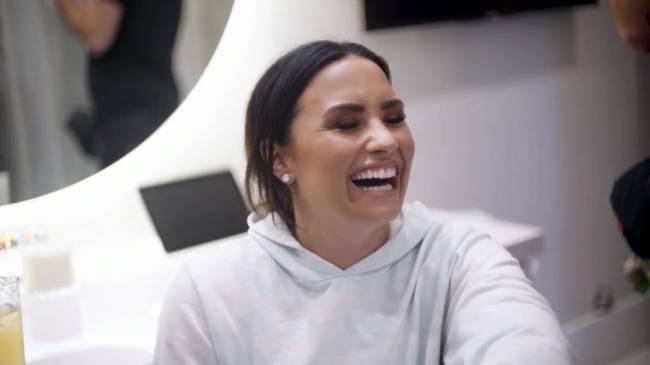 Demi_Lovato-_Simply_Complicated_-_Official_Documentary5Bvia_torchbrowser_com5D_mp479616.jpg