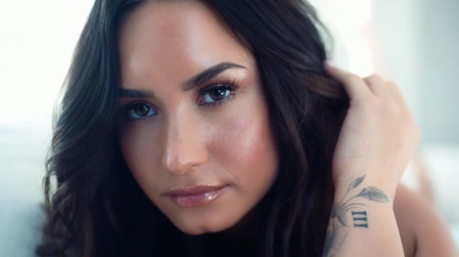 Demi_Lovato-_Simply_Complicated_-_Official_Documentary5Bvia_torchbrowser_com5D_mp480096.jpg