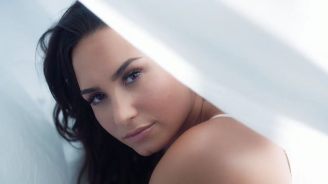 Demi_Lovato-_Simply_Complicated_-_Official_Documentary5Bvia_torchbrowser_com5D_mp480513.jpg
