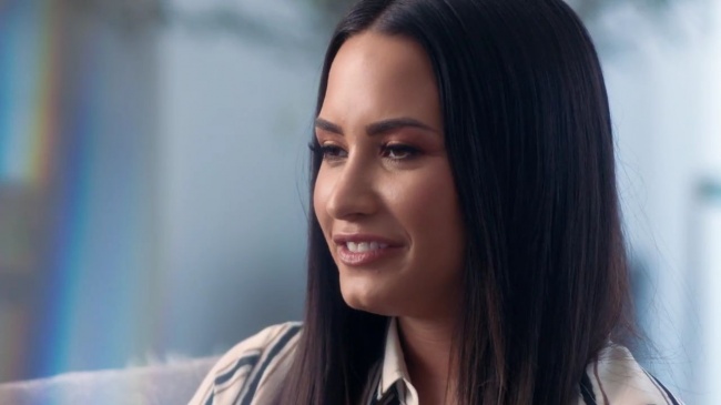 Demi_Lovato-_Simply_Complicated_-_Official_Documentary5Bvia_torchbrowser_com5D_mp486505.jpg